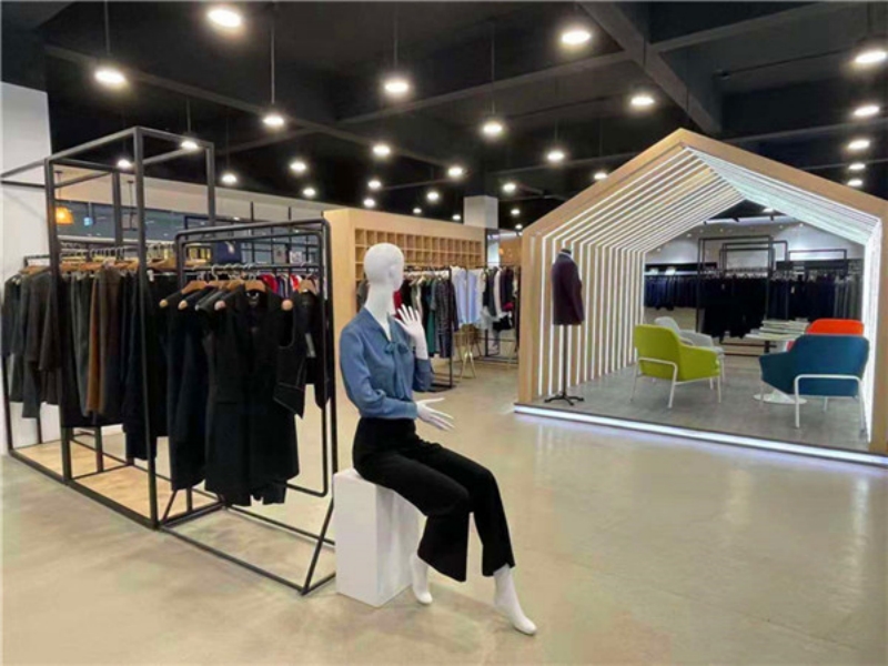 豹子头服饰展厅04