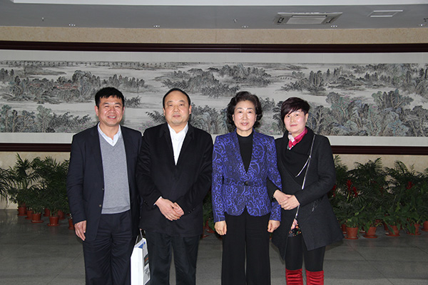 花省长和李市长到安徽豹子头服饰公司参观.jpg 花省长和李市长到安徽豹子头服饰公司参观.jpg