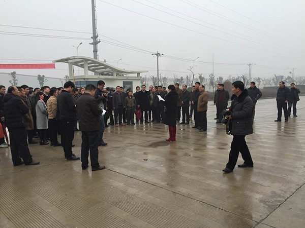 阜阳市农民企业家到安徽豹子头服饰公司参观学习.jpg 阜阳市农民企业家到安徽豹子头服饰公司参观学习.jpg