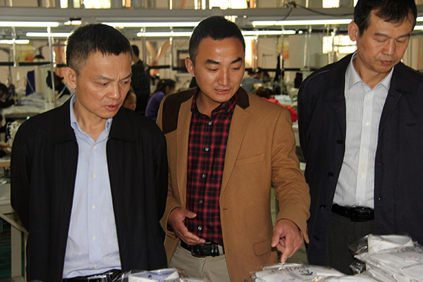 操市长一行到豹子头视察工作.jpg