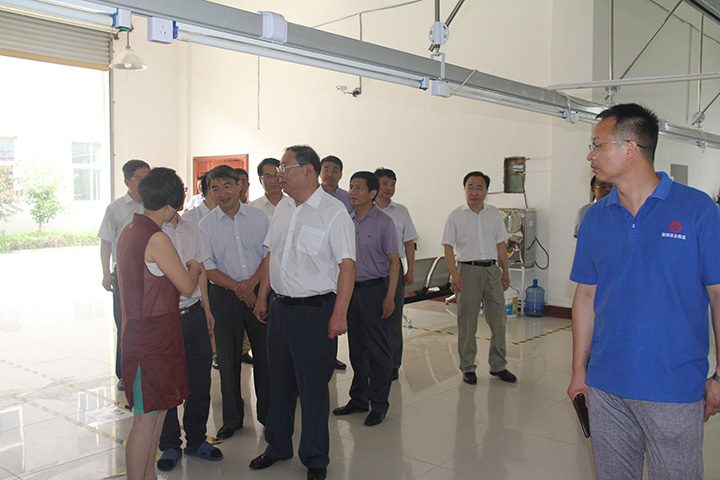 2016年7月开发区刘玉建书记陪同市委于书记前来公司参观指导.jpg